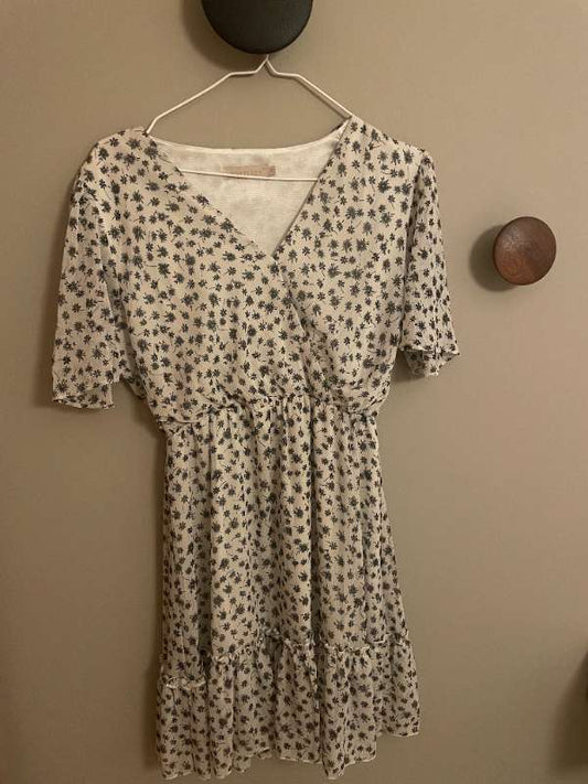 Kjóll Voyelles hvítur m blómum