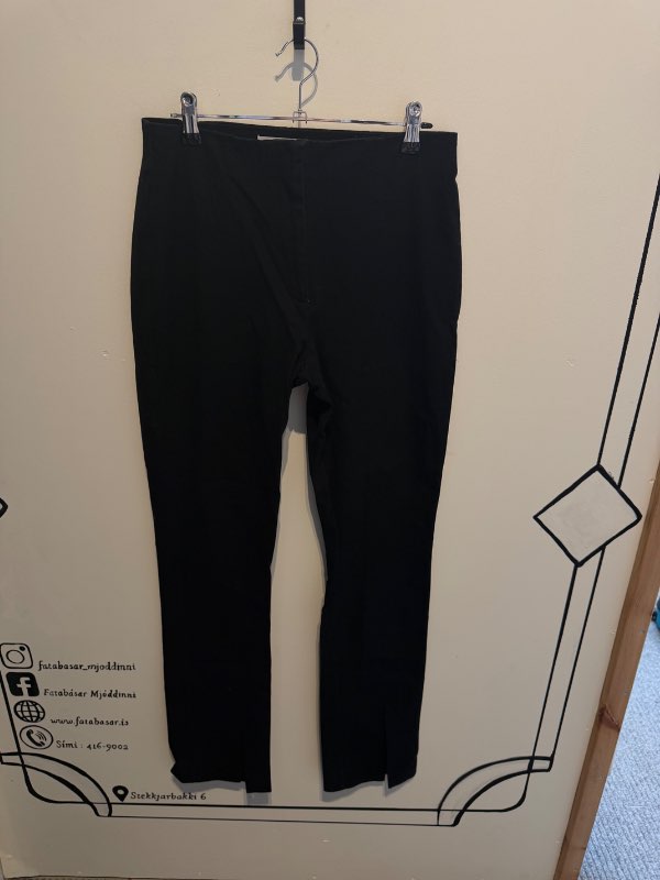 Mango buxur svartar