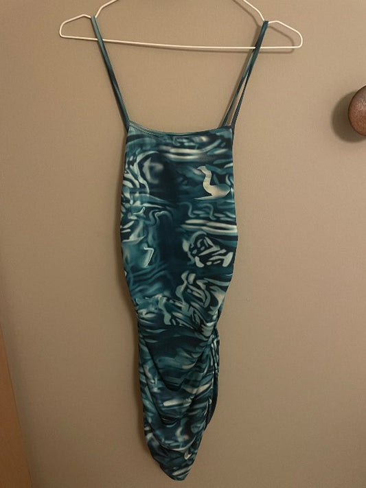 Kjóll Shein rykktur, blár