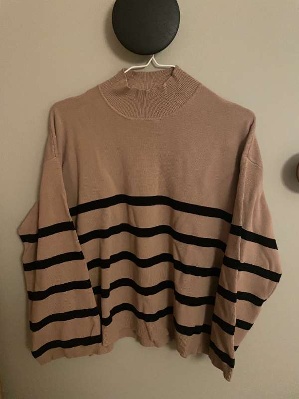 Peysa Neo Noir brún m/sv röndu