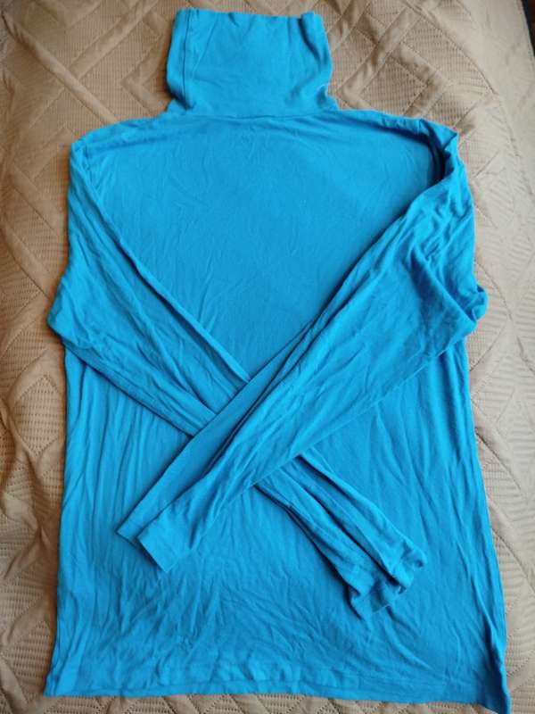 Rúllukraga peysa blár