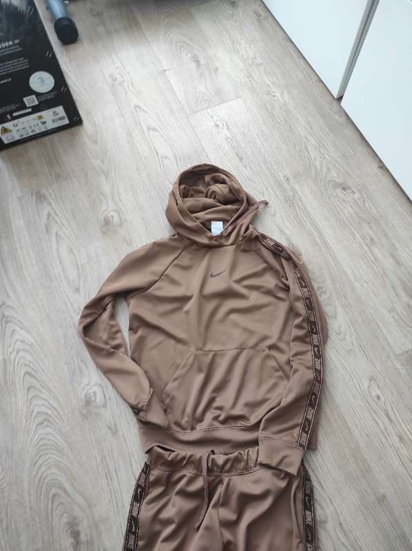Nike peysa gull D