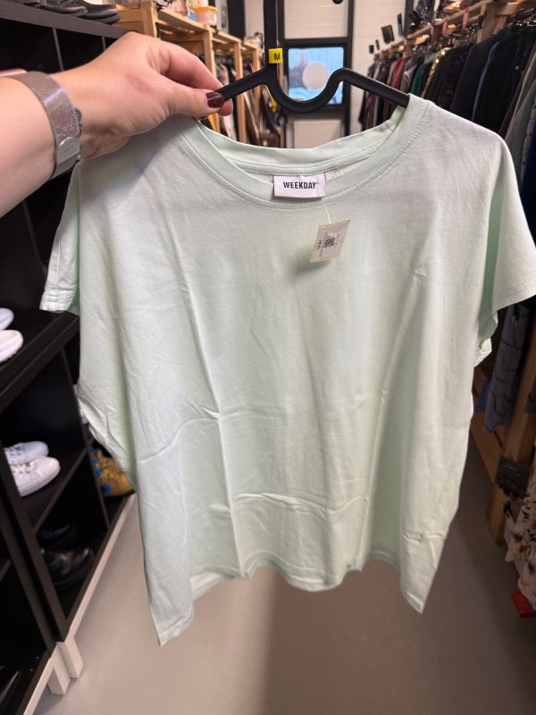 Weekday bolur ljósgræn