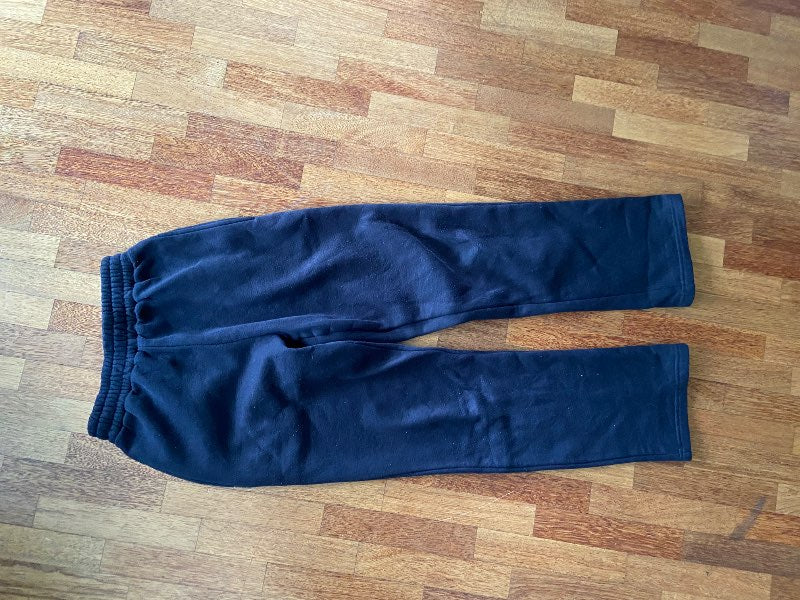 Svartar jogging buxur straigt leg