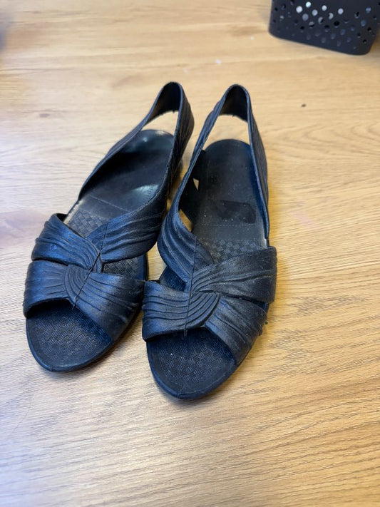 Sandalar
