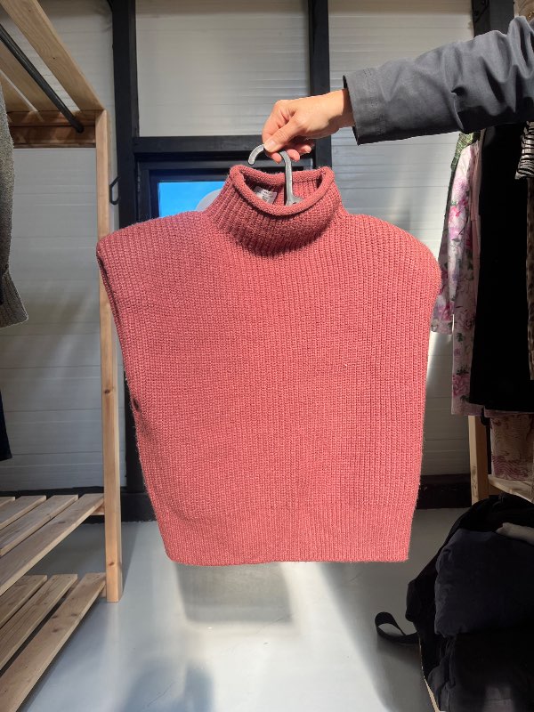 ZARA vesti - mórautt með axlapúðum