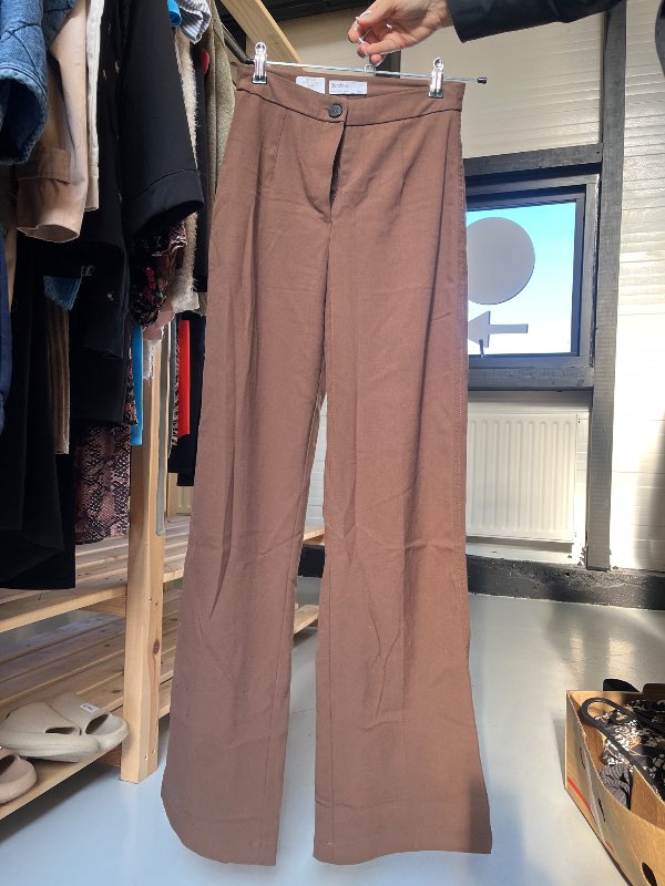 brúnar trousers