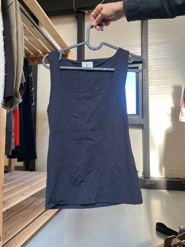Zara svartur ermalaus bolur