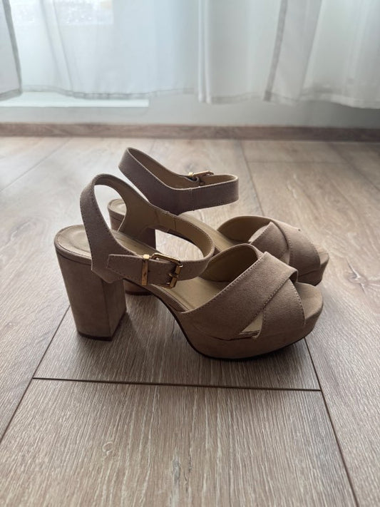 Beige hælaskór
