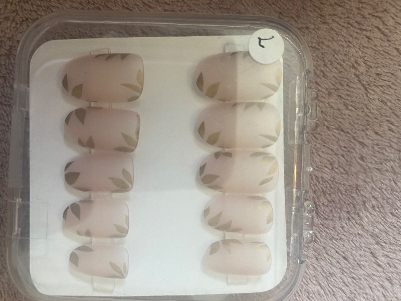 Ljósar stuttar press on nails