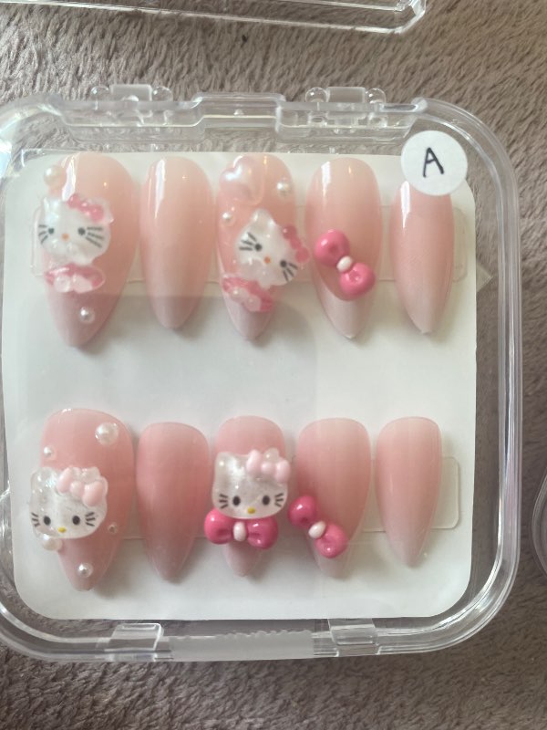 Hello Kitty press on nails