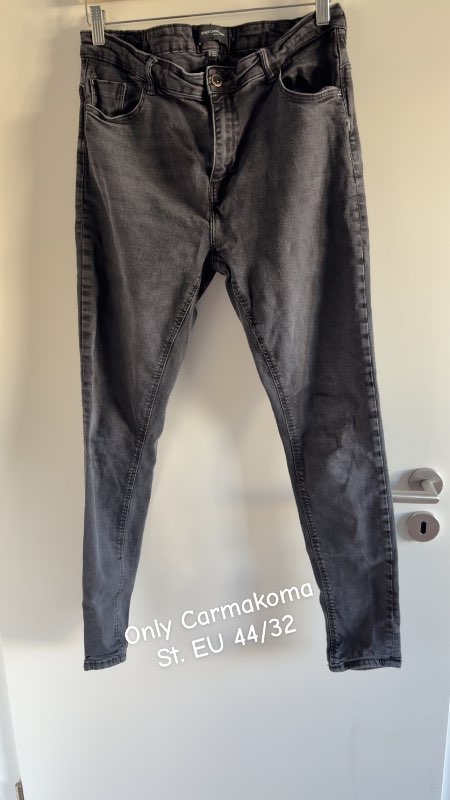 Only Carmakoma svartar gallabuxur