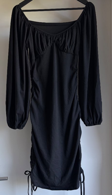 Shein svartur langermakjóll