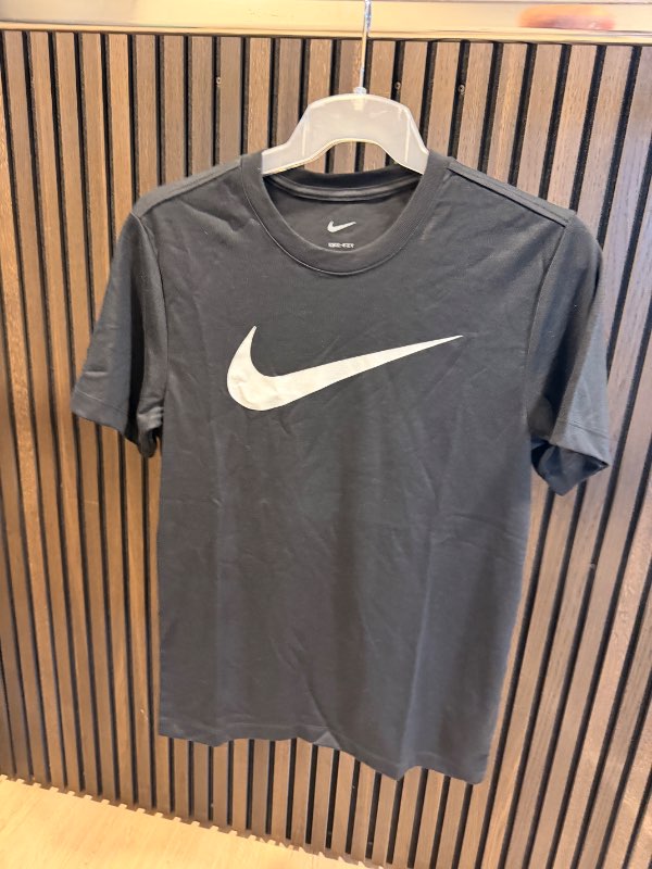 NIKE Stuttermabolur svartur hv swoosh