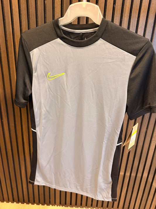 NIKE Stuttermabolur grár og sv