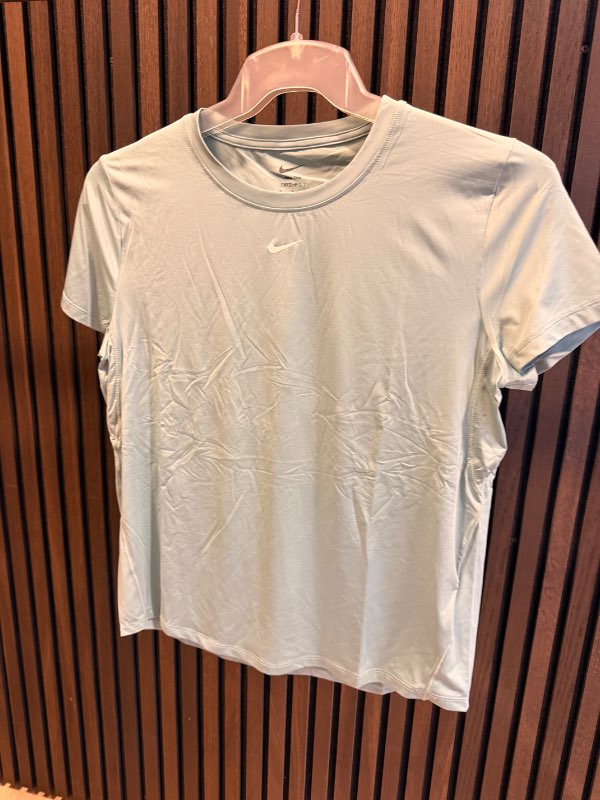 NIKE Stuttermabolur grænn
