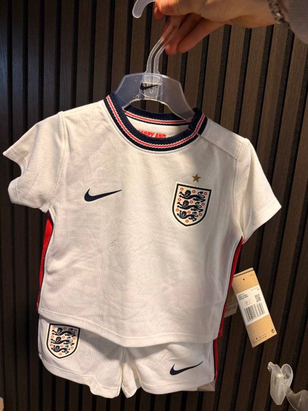 NIKE Ungbarnasett England home