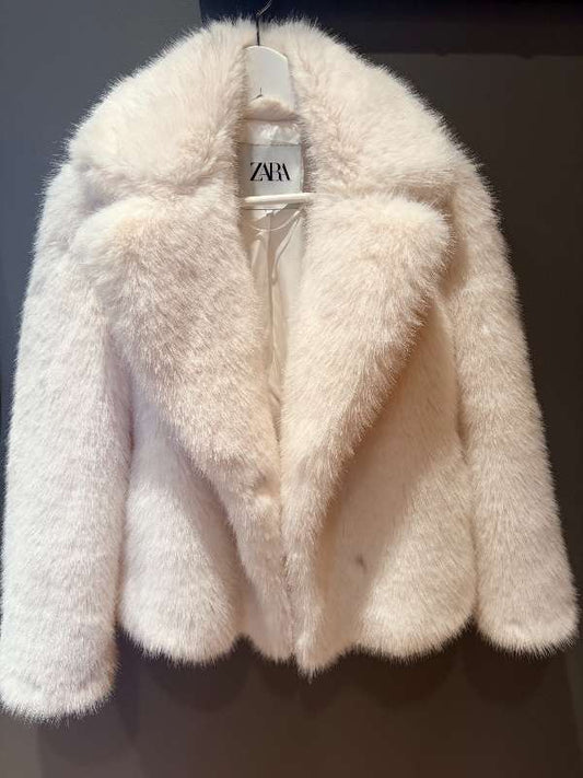 Zara pels hvítur