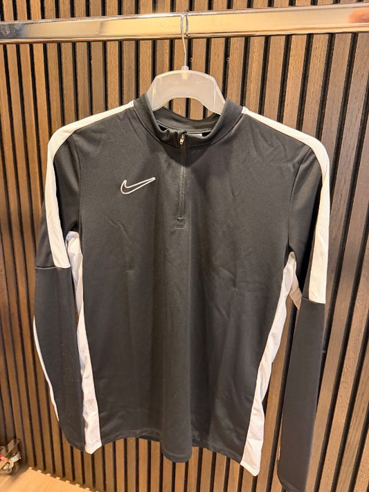 NIKE Academy hálfrennd svört og hvít