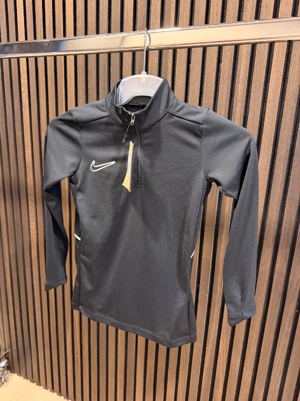 NIKE Academy hálfrennd svört