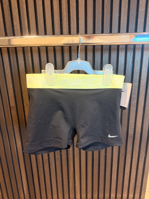 NIKE Pro stuttbuxur gulur strengur