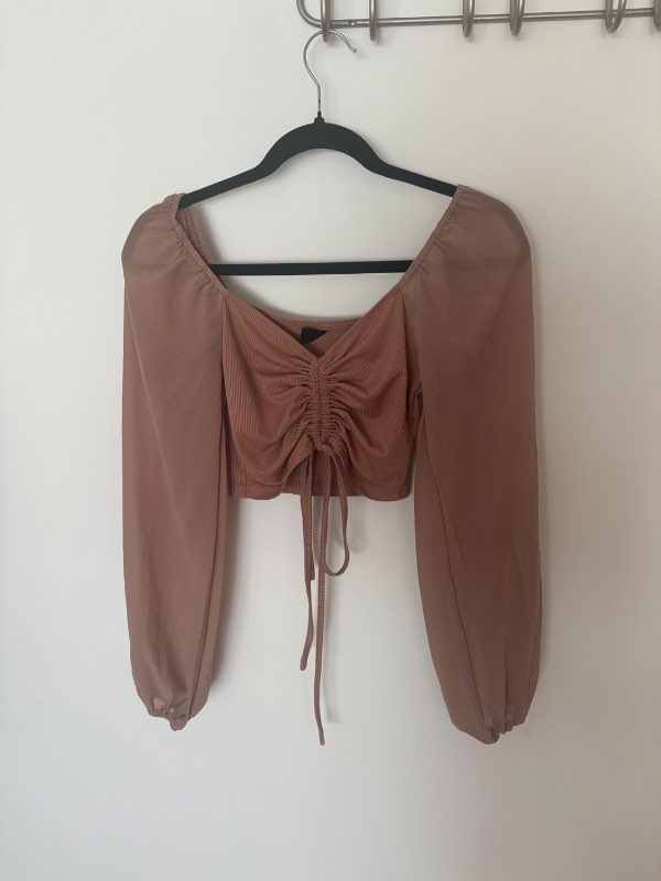 Beige magapeysa