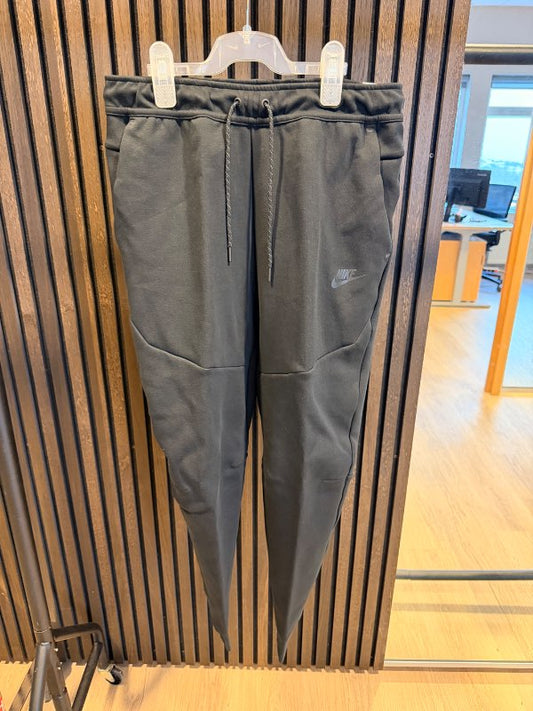 NIKE Tech Fleece buxur svartar