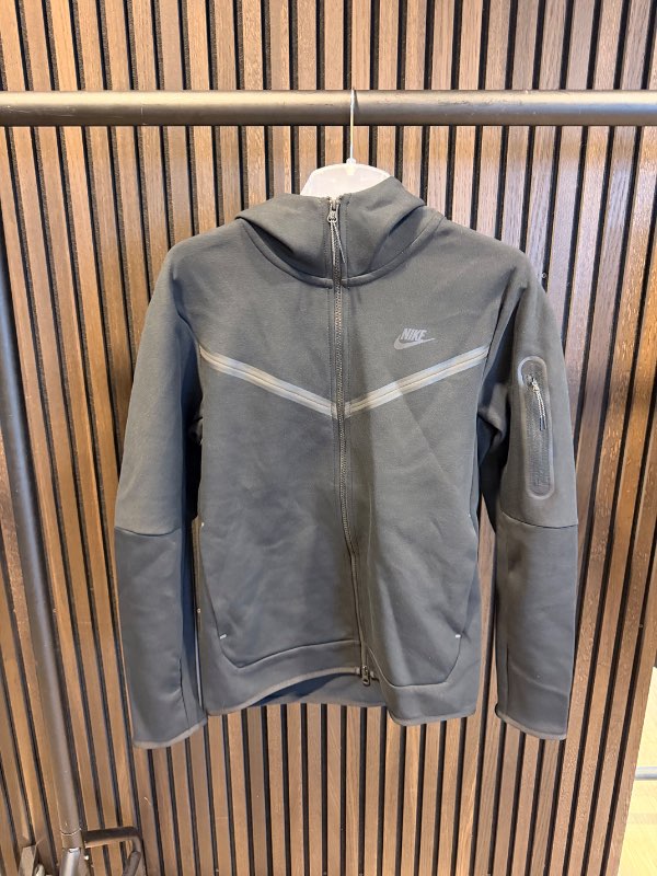 NIKE Tech Fleece peysa svört