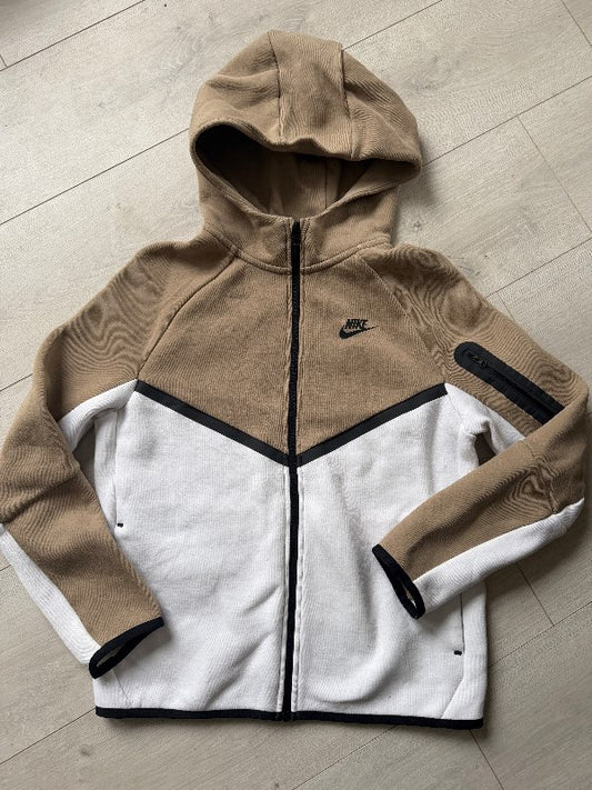 Nike Peysa rennd