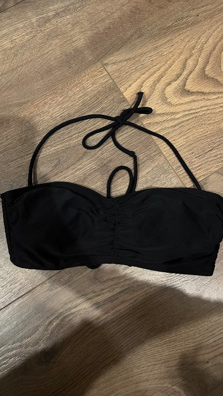 Svartur bikini toppur