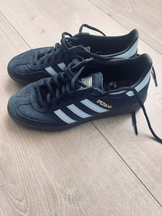 Adidas bláir