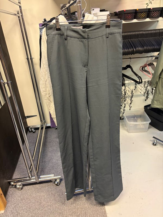Venderby’s suitpants