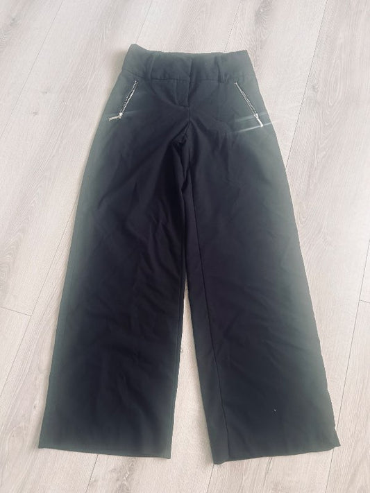 Zara buxur svartar