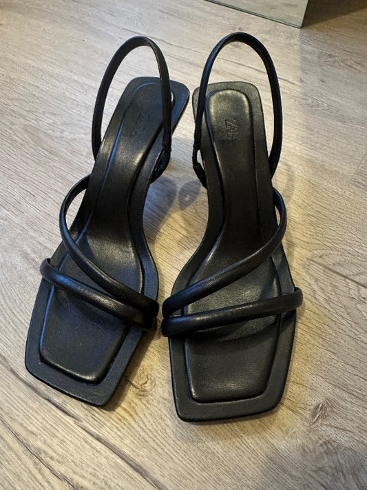 sandalar úr ekta leðri- Zara