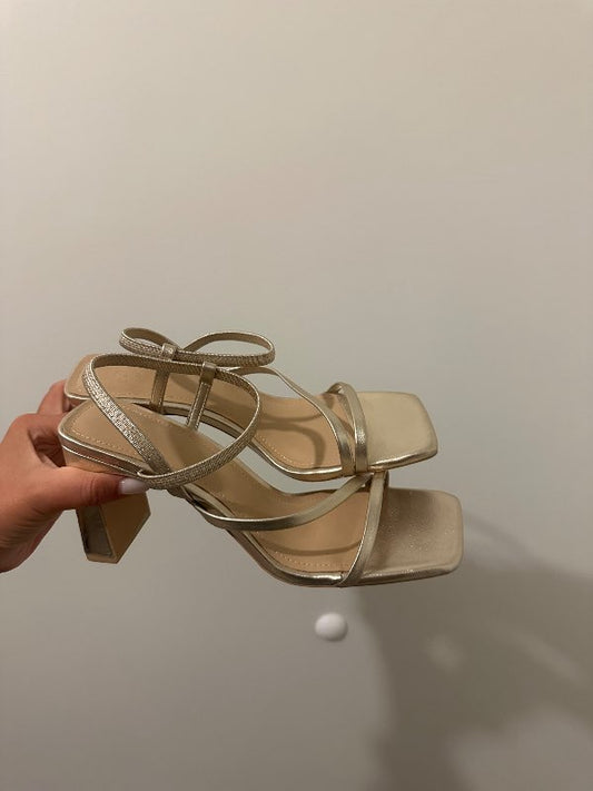 Gylltir sandalar H&M
