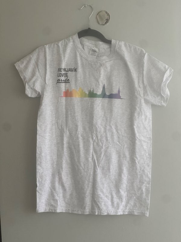 Hvítur gay pride stuttermabolur