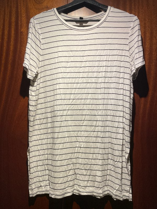 97 - Banana republic sv og hv stuttermabolur