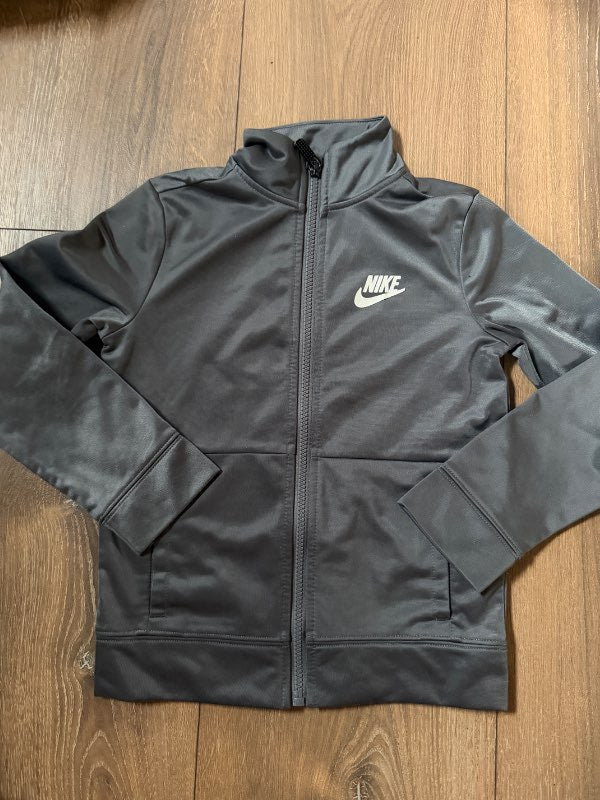 Peysa Nike rennd