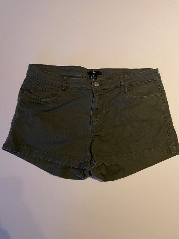 94 - Stuttbuxur grænar