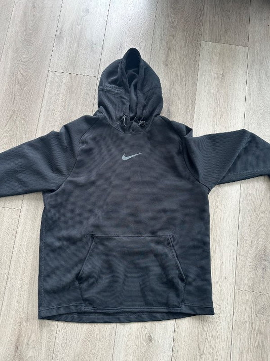 Svört Nike hettupeysa L DRI-Fit