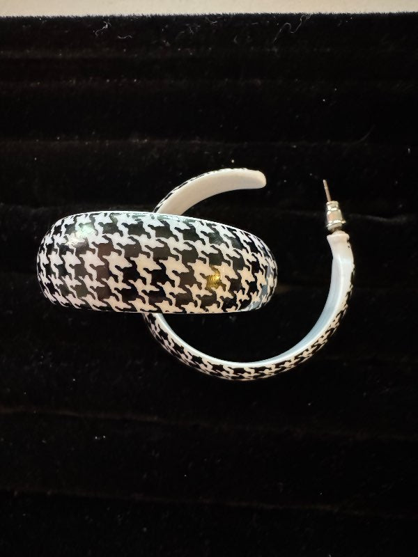 Eyrnalokkar hoops houndstooth