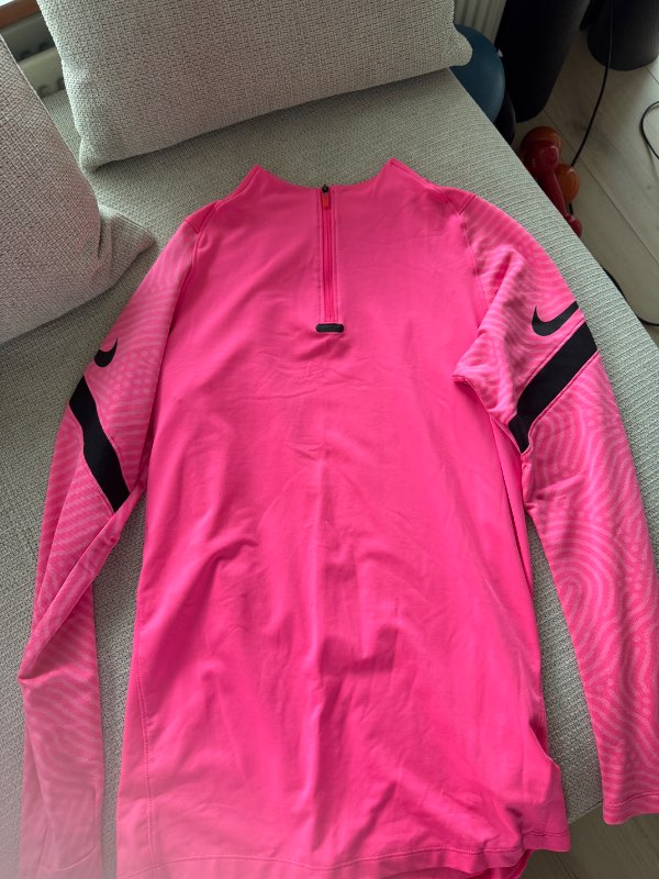 Bleik nike peysa