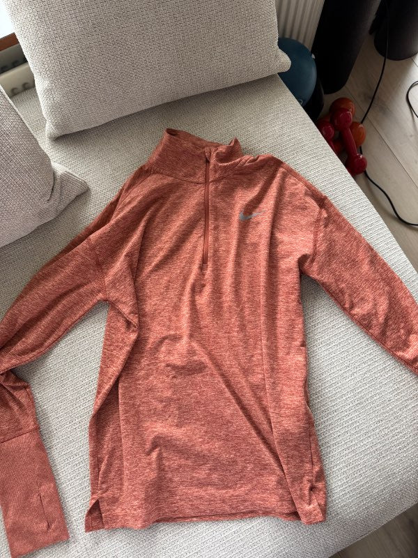 Nike brún peysa