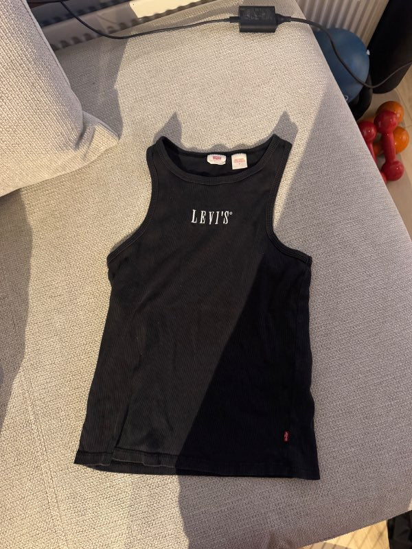 Levis toppur