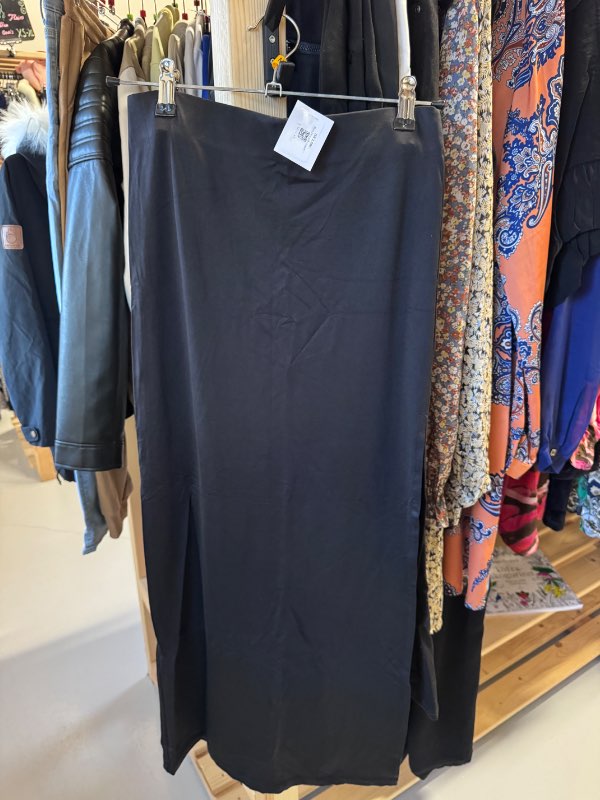 Bershka pils svart