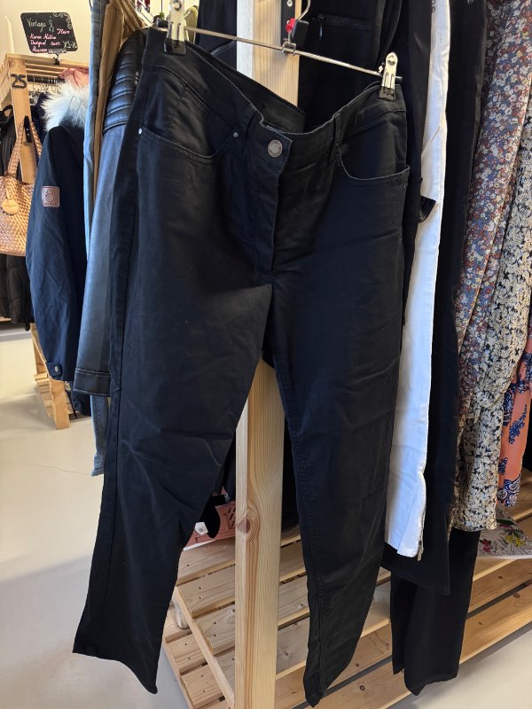 Laurie buxur svartar
