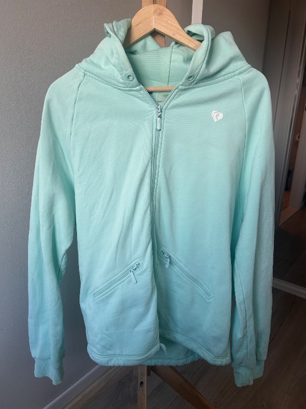 Women’s best rennd hettupeysa