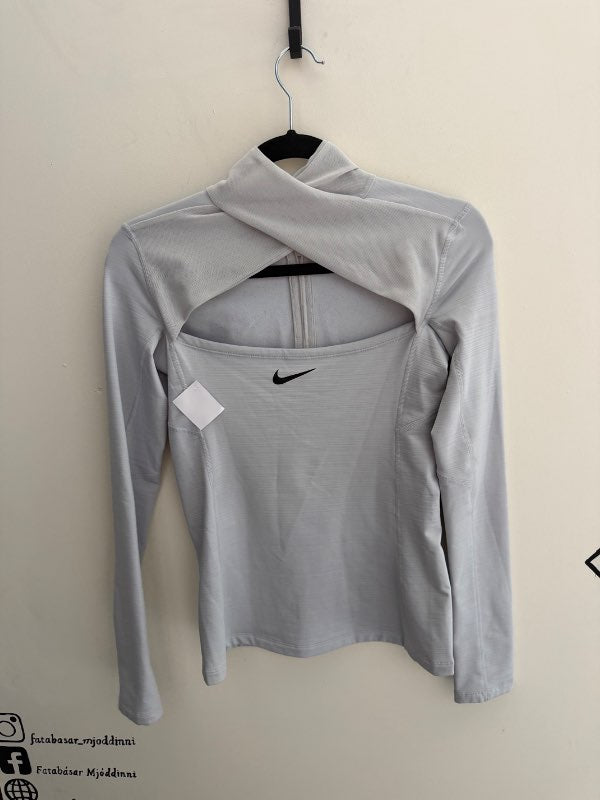 grá nike peysa