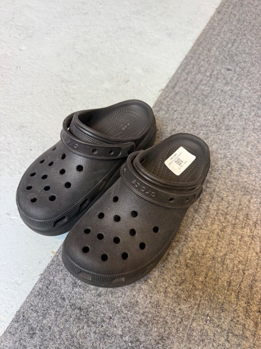 platform crocs svartir