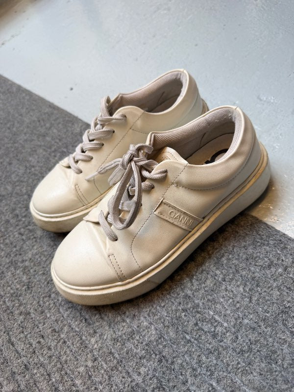 Hvítir GANNI sneakers